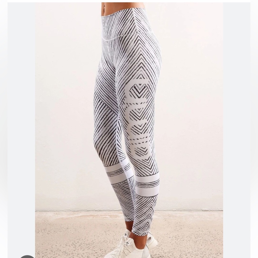 Aim’n White Cirkus cropped leggings—size S—length tailored